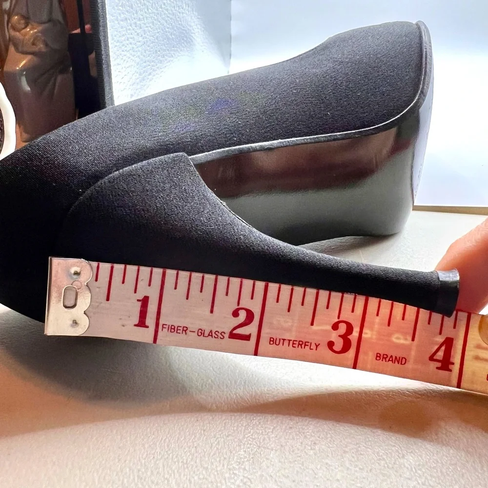 Beautiful Stuart Weitzman Formal Evening Pumps, Black, with Crystals & Lace, 7M